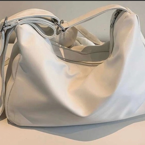 SHEIN Handbags - 🎁Brand NEW white crossbody purse-never used!